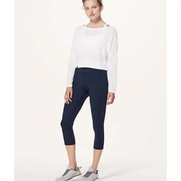 Lululemon Size 4 Speed Up Crop 21" Leggings Midnight Navy - Picture 2 of 10